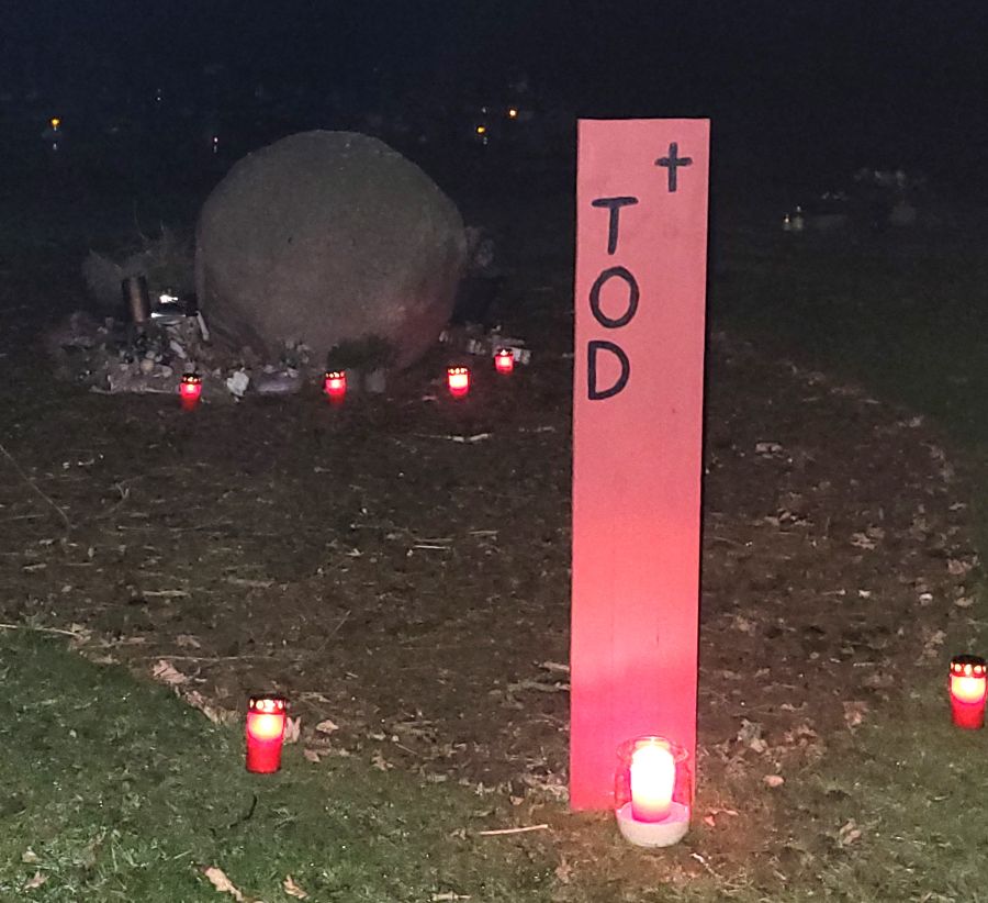 Station auf dem Friedhof