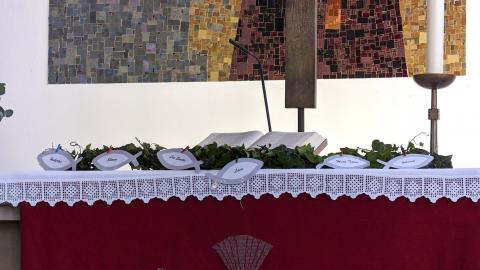 Eltern überlegen sich jedes Jahr schöne Deko