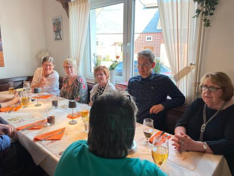 ehemalige und neue KV-Mitglieder nach dem Festgottesdienst