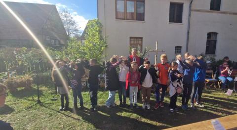 Segnung der neuen Kinderkonfirmanden